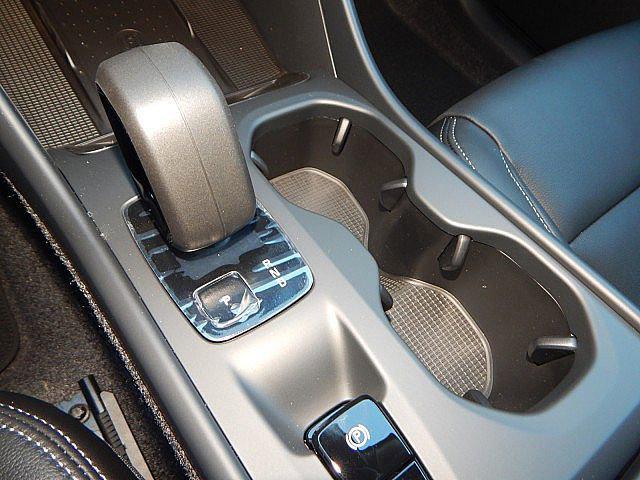 2026 Volvo XC40 Core, B5 AWD Gas (mild hybrid), Dark