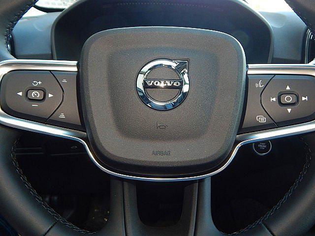 2026 Volvo XC40 Core, B5 AWD Gas (mild hybrid), Dark