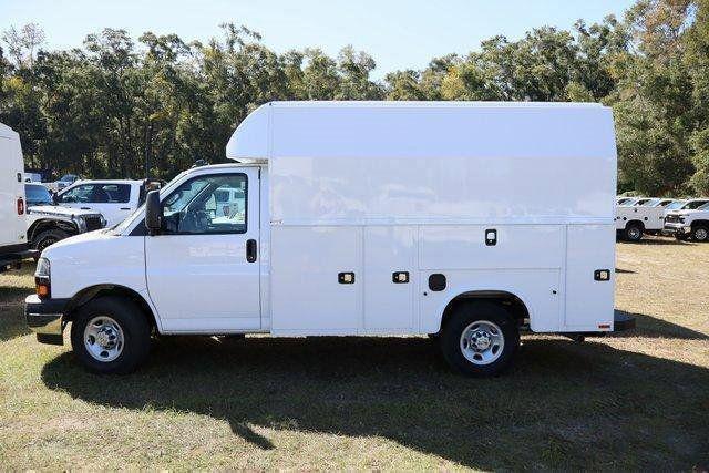 2025 Chevrolet Express Cutaway Work Van