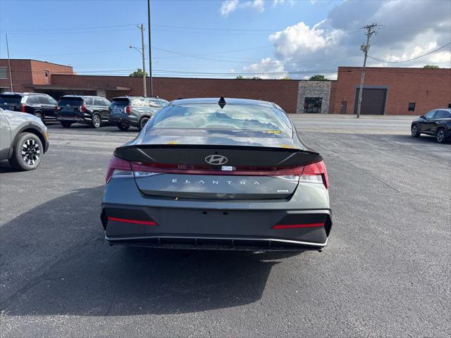 2025 Hyundai Elantra Hybrid SEL Sport