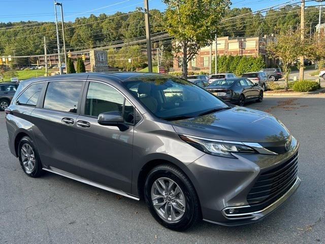 2022 Toyota Sienna XLE