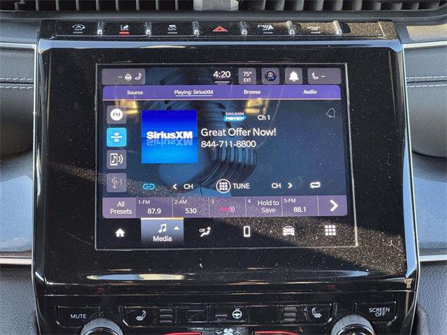 2023 Jeep Grand Cherokee L Altitude 4x4 2023 Jeep Grand Cherokee L Altitude 4x4