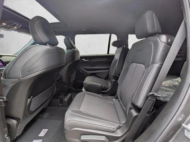 2025 Jeep Grand Cherokee L Laredo X 4x2