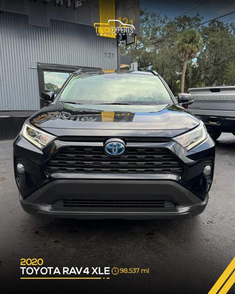2020 Toyota RAV4 Hybrid XLE