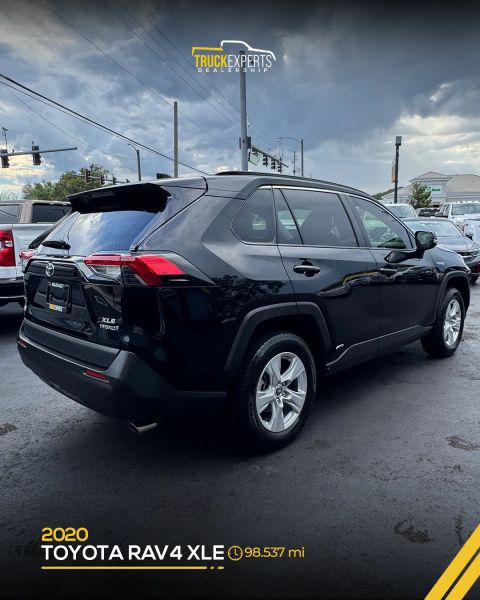 2020 Toyota RAV4 Hybrid XLE