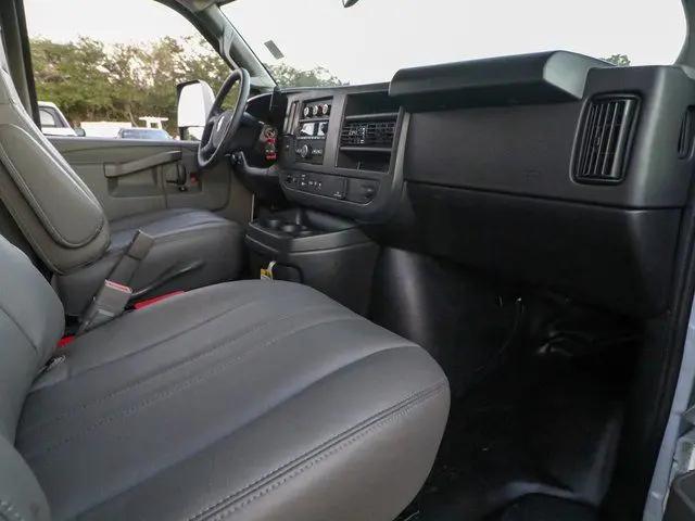 2025 GMC Savana Cutaway Work Van