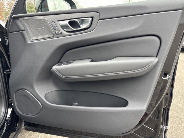 2026 Volvo XC60 B5 Ultra Black Edition