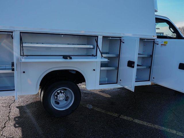 2025 Chevrolet Express Cutaway Work Van