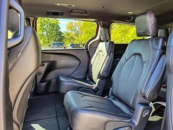 2026 Chrysler Pacifica Select AWD