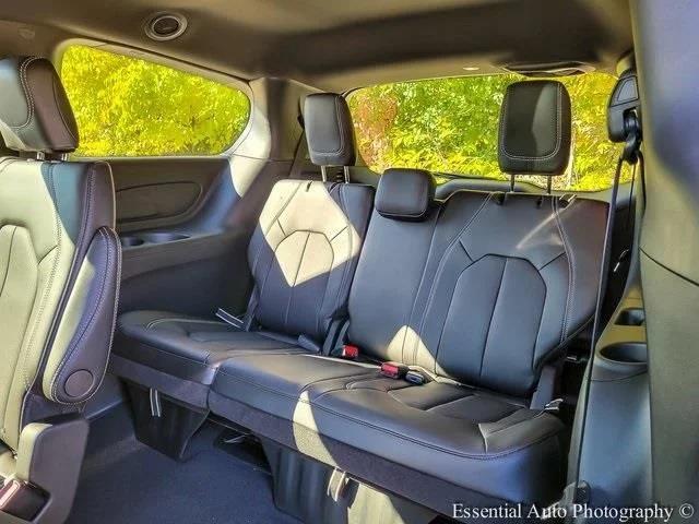 2026 Chrysler Pacifica Select AWD