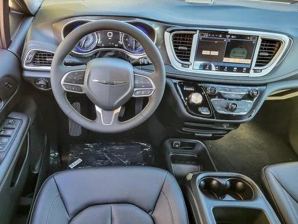 2026 Chrysler Pacifica Select AWD
