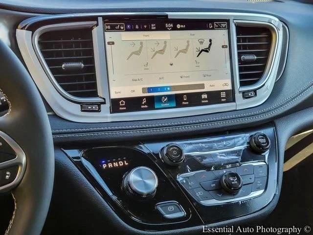 2026 Chrysler Pacifica Select AWD