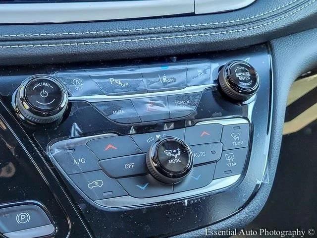2026 Chrysler Pacifica Select AWD
