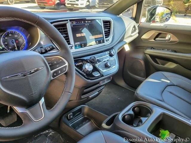 2026 Chrysler Pacifica Select AWD