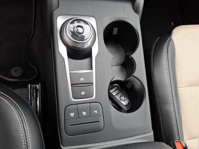 2022 Ford Escape Titanium Hybrid