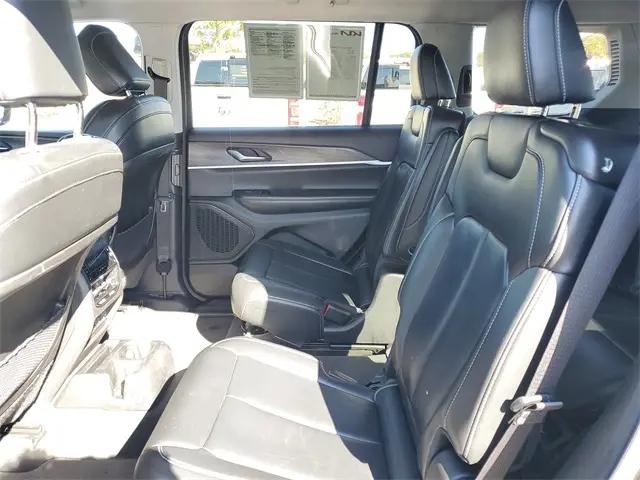 2023 Jeep Grand Cherokee L Limited 4x2