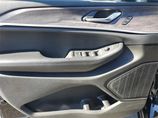 2023 Jeep Grand Cherokee L Limited 4x2