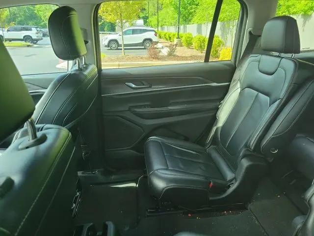 2023 Jeep Grand Cherokee L Limited 4x2