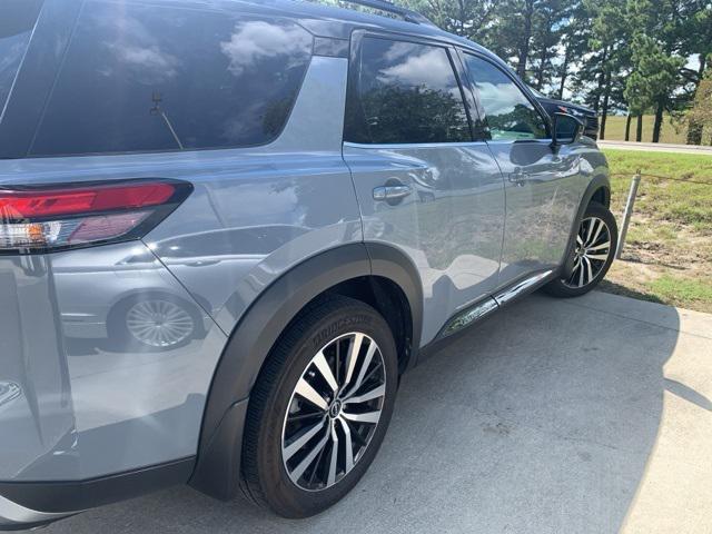 2023 Nissan Pathfinder Platinum 4WD