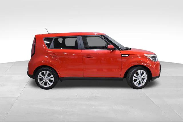 2016 Kia Soul + 2016 Kia Soul +