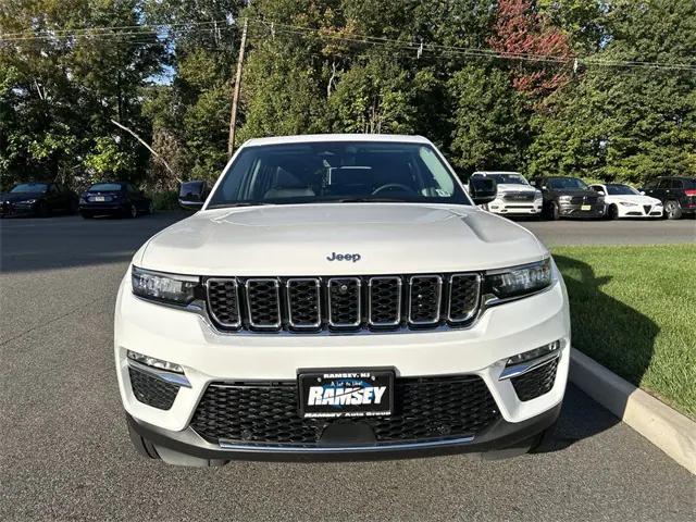 2023 Jeep Grand Cherokee Base