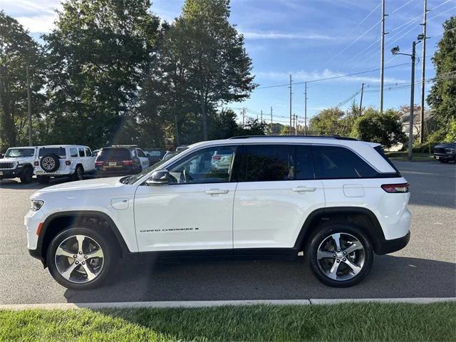 2023 Jeep Grand Cherokee Base
