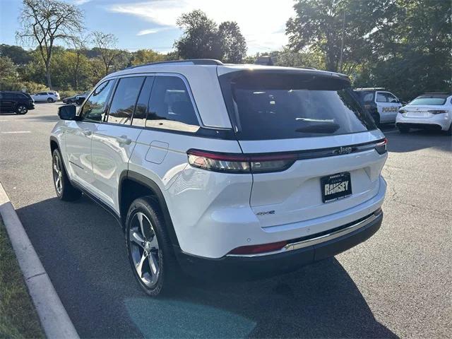 2023 Jeep Grand Cherokee Base