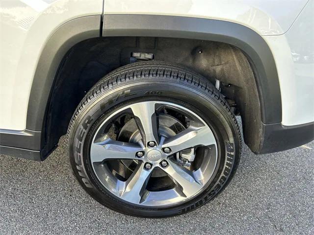 2023 Jeep Grand Cherokee Base
