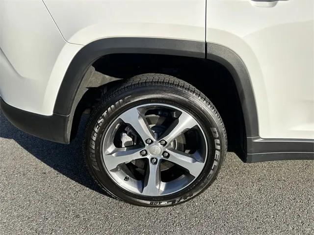 2023 Jeep Grand Cherokee Base