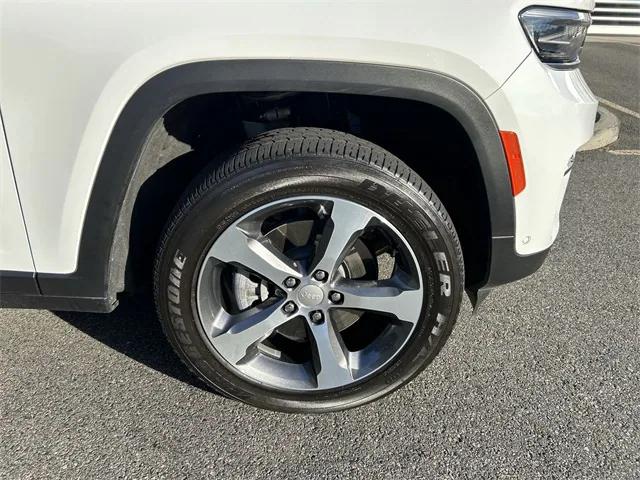 2023 Jeep Grand Cherokee Base