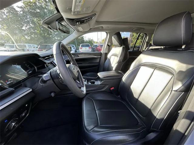 2023 Jeep Grand Cherokee Base