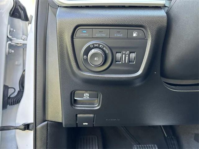 2023 Jeep Grand Cherokee Base