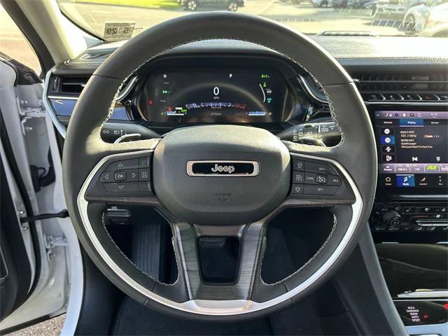 2023 Jeep Grand Cherokee Base
