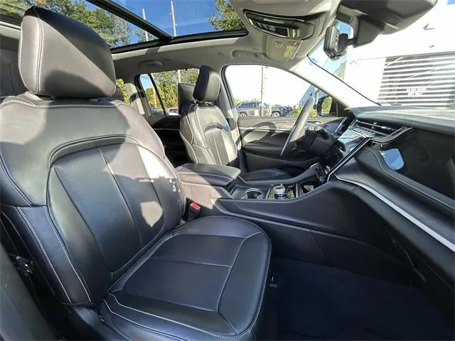 2023 Jeep Grand Cherokee Base