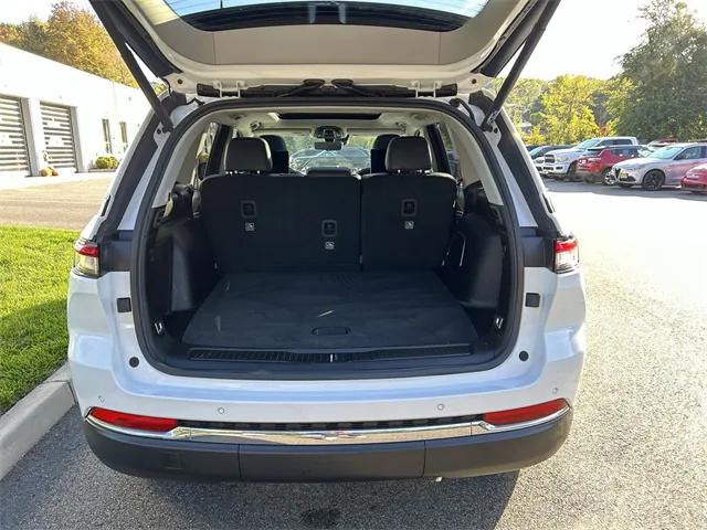 2023 Jeep Grand Cherokee Base
