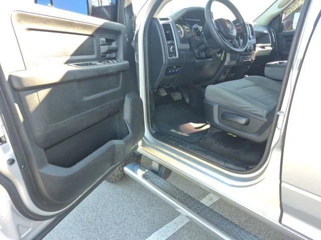 2017 RAM 2500 Tradesman Crew Cab 4x4 64 Box