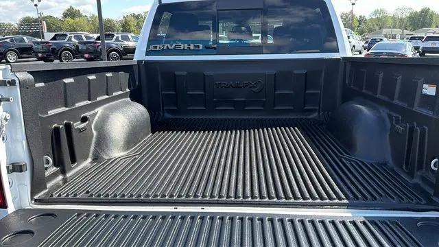 2023 Ram 1500 Classic SLT Crew Cab 4x4 5'7" Box