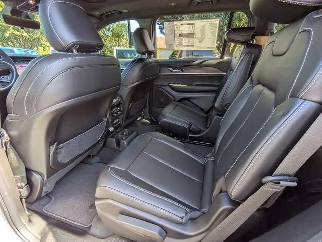 2025 Jeep Grand Cherokee L Limited 4x2