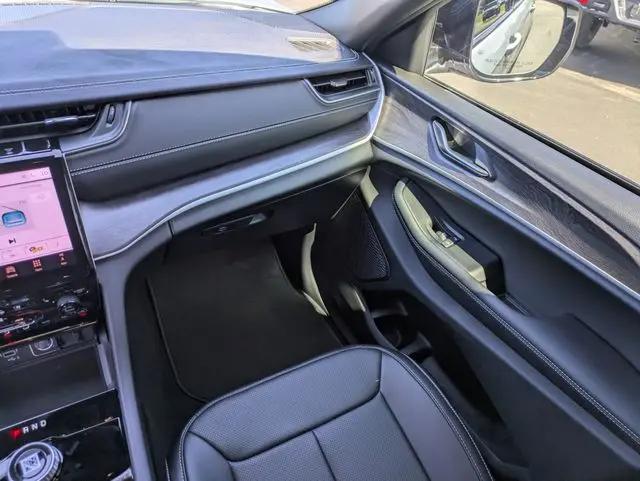 2025 Jeep Grand Cherokee L Limited 4x2
