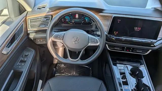 2026 Volkswagen Atlas SE with Technology