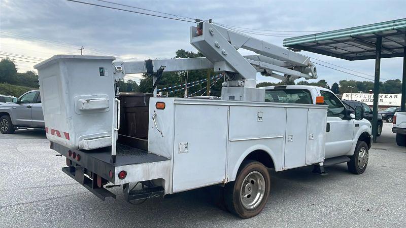 2003 Ford F-550 Base