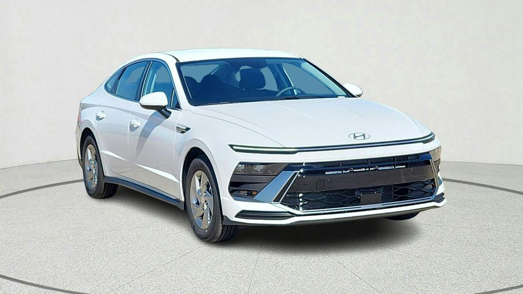 2026 Hyundai Sonata SE's photo