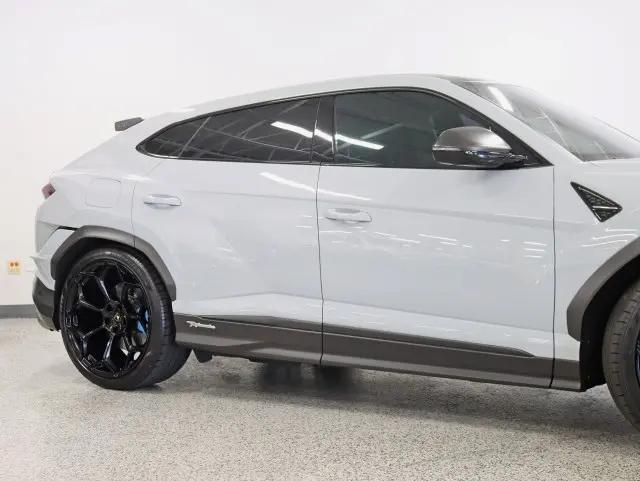 2023 Lamborghini Urus Performante