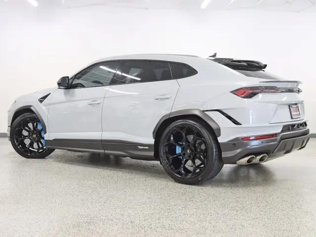 2023 Lamborghini Urus Performante