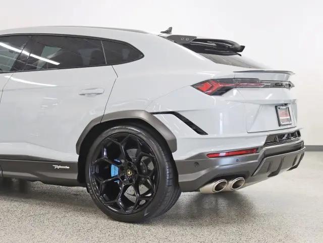 2023 Lamborghini Urus Performante