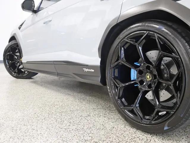 2023 Lamborghini Urus Performante