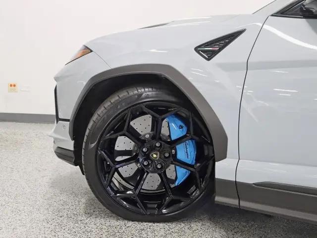 2023 Lamborghini Urus Performante