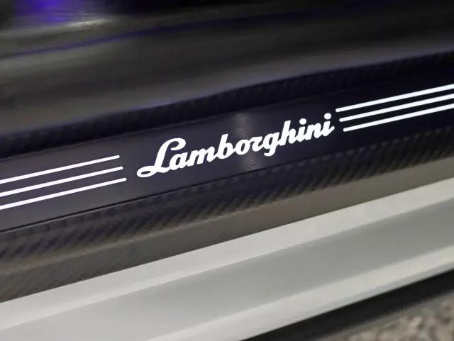 2023 Lamborghini Urus Performante