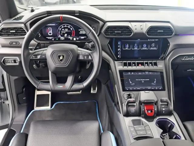 2023 Lamborghini Urus Performante