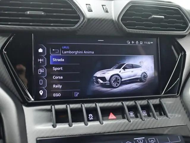 2023 Lamborghini Urus Performante